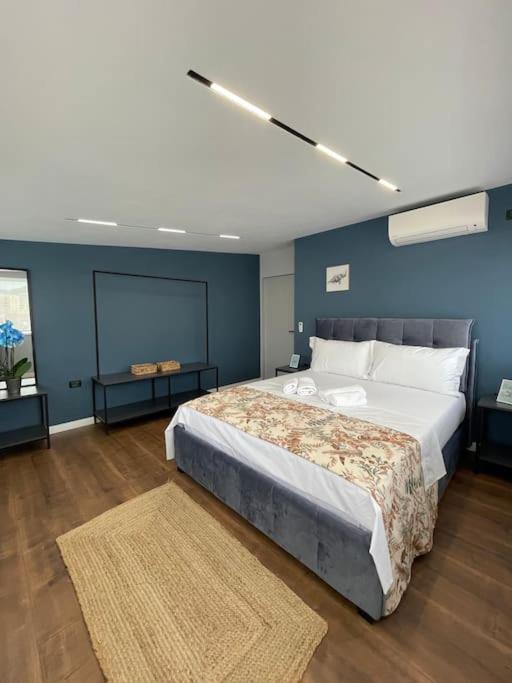 Апартаменты Voyage Penthouse Тирана Экстерьер фото